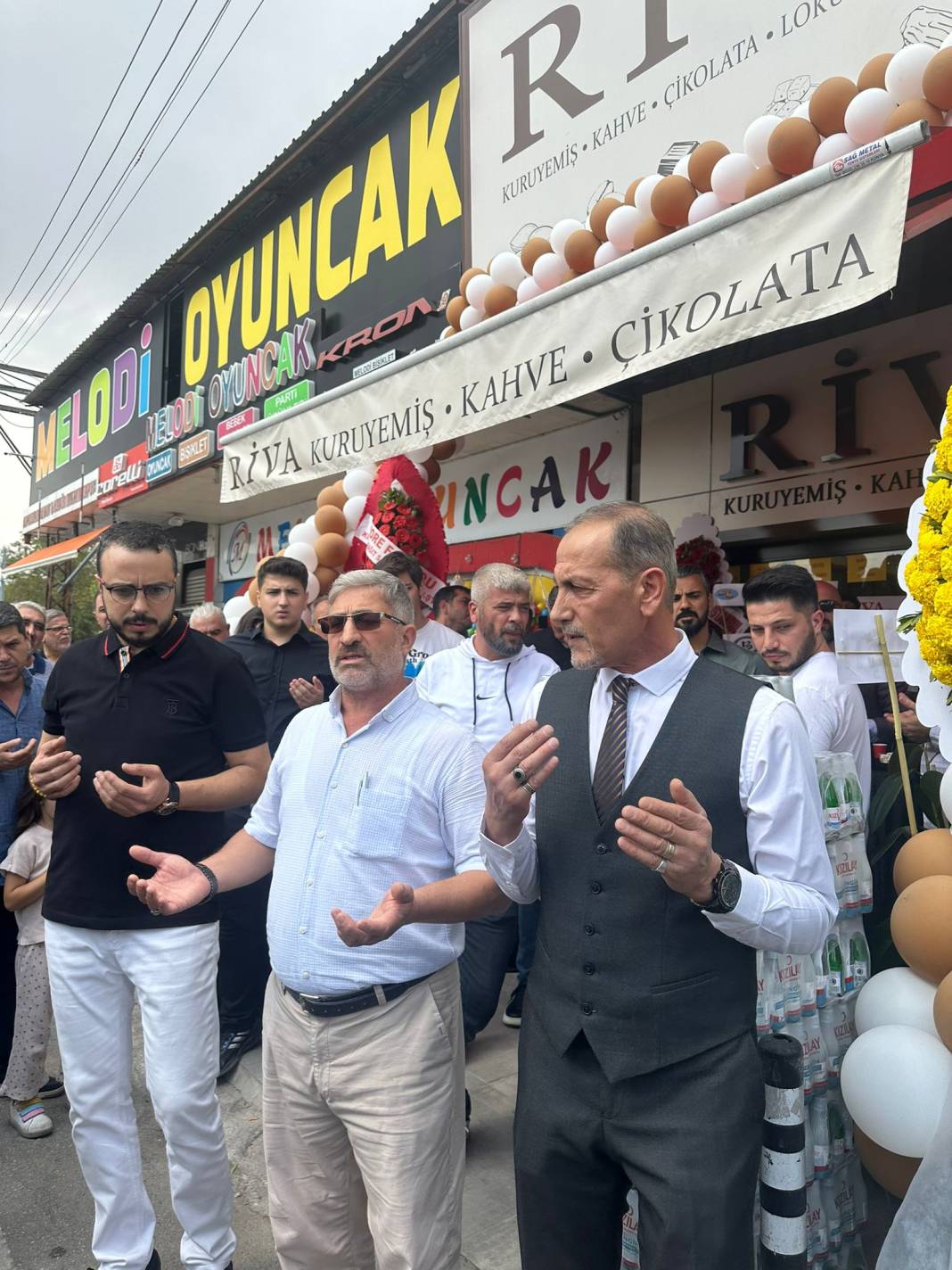 Riva Kuruyemiş ve Kahve açıldı 1